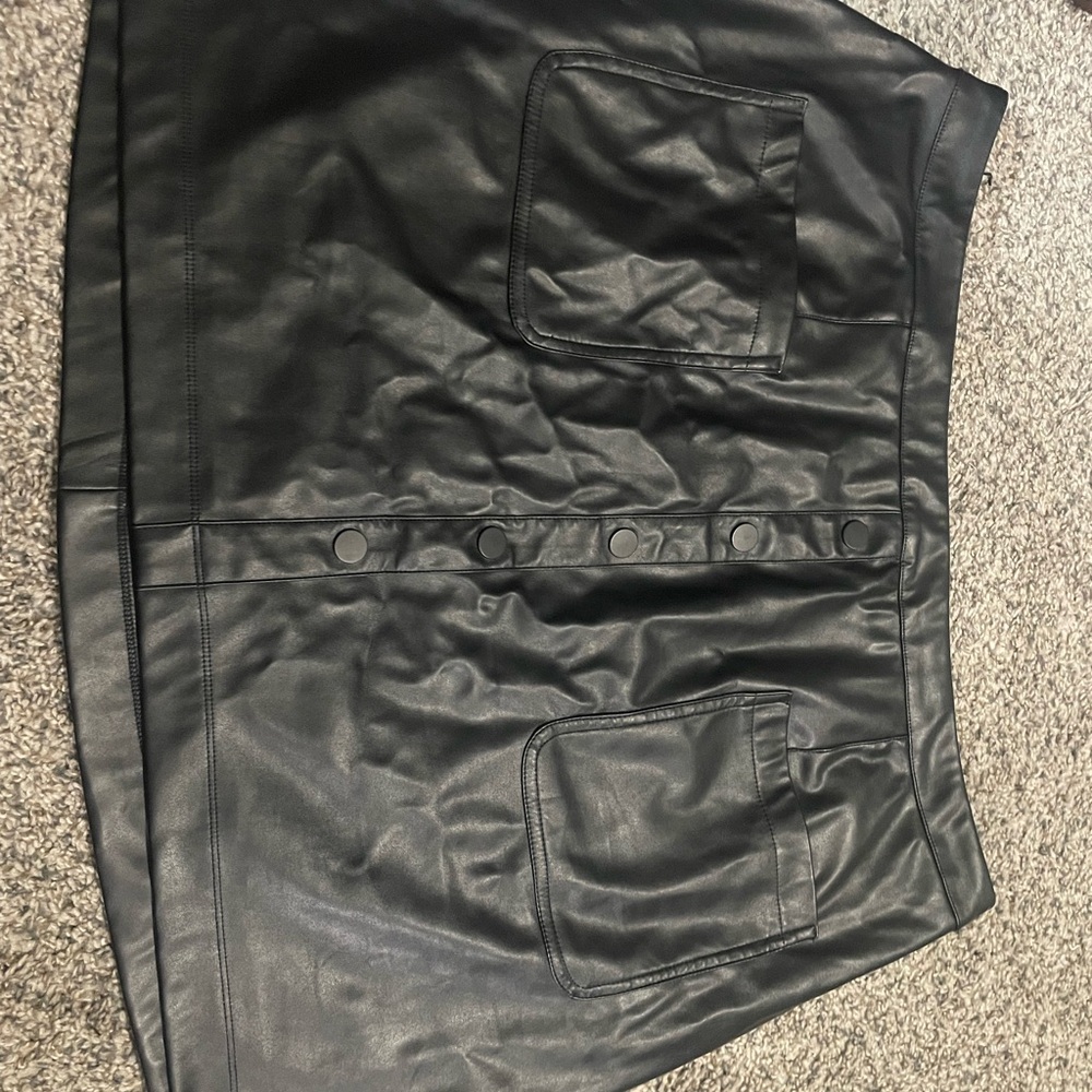 Ava & Viv Black Faux Leather Skirt with Pockets